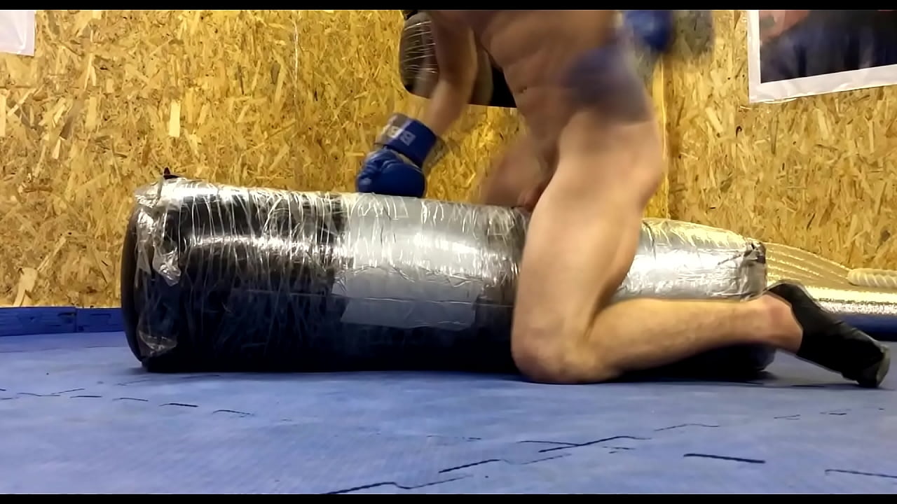 Sexy wrestler gets excited during training and jerks off his big dick