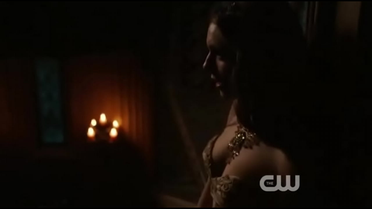 Caitlin Stasey masturbate cut-scene from the CW's REIGN