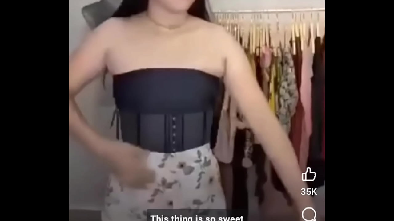 Hmong girl show pussy by accident live