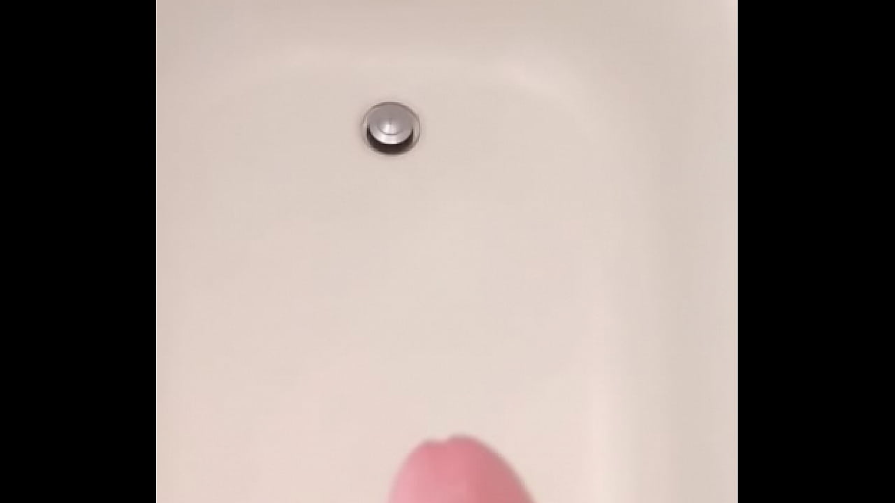 White dude shoots a load of cum in his bathtub