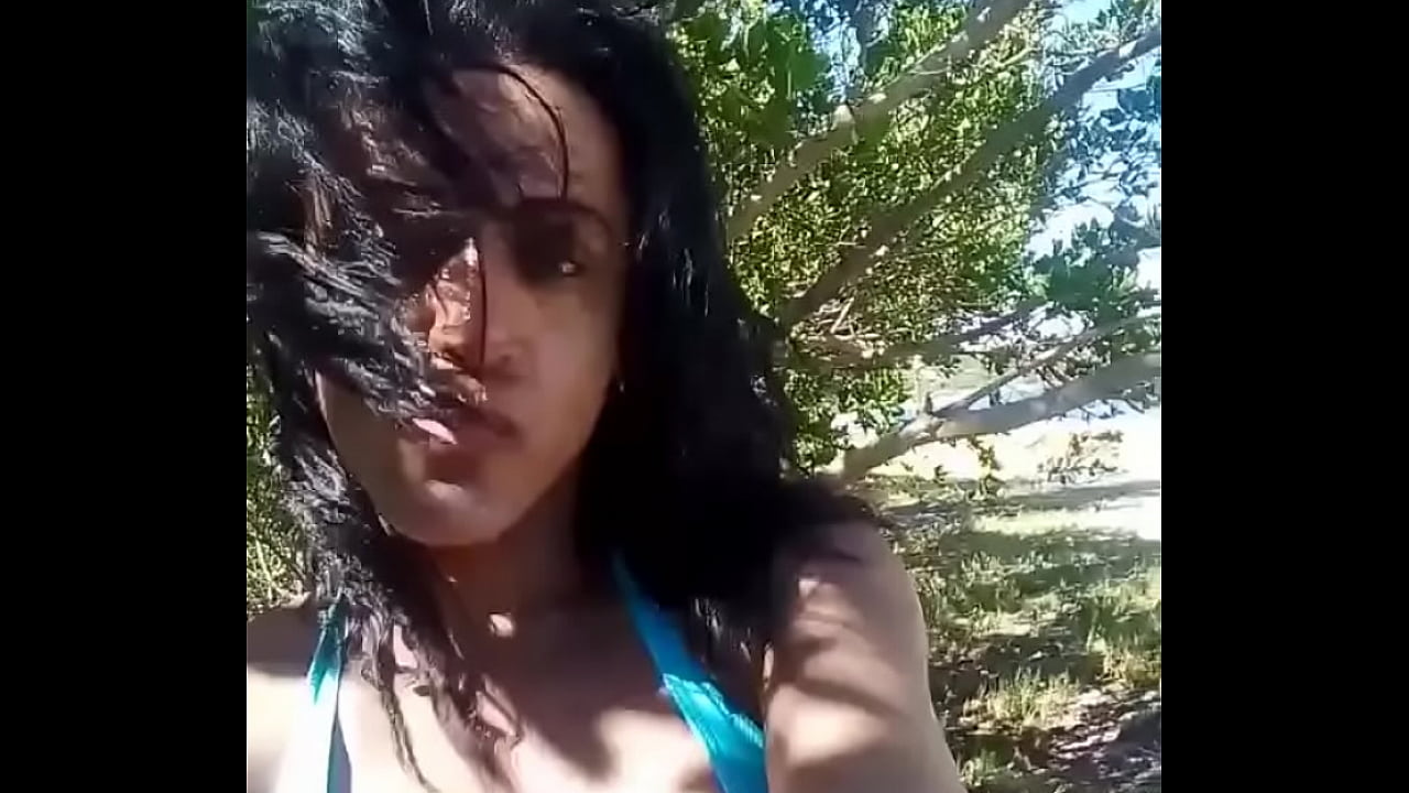 Morena na praia