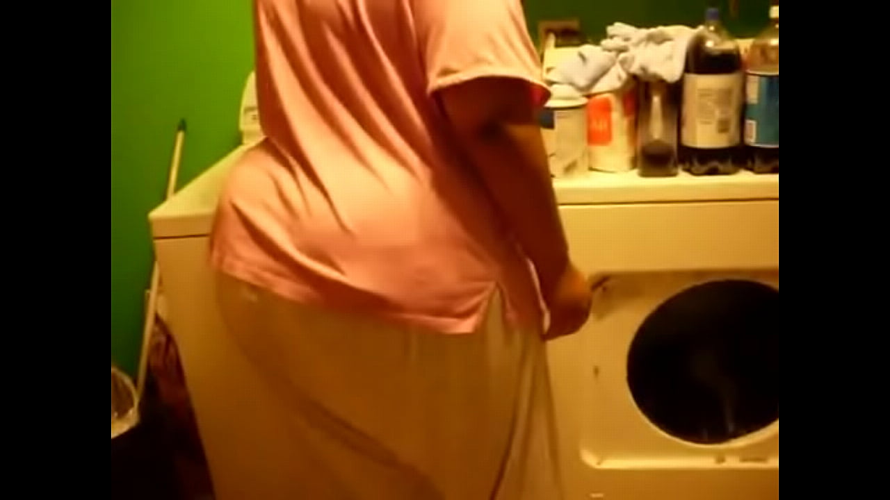 Big Ass Booty Light Skinned Amateur Doing The laundry