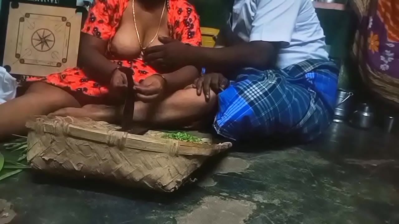 Tamil aunty vigitabl cutting uncle boobs pressing