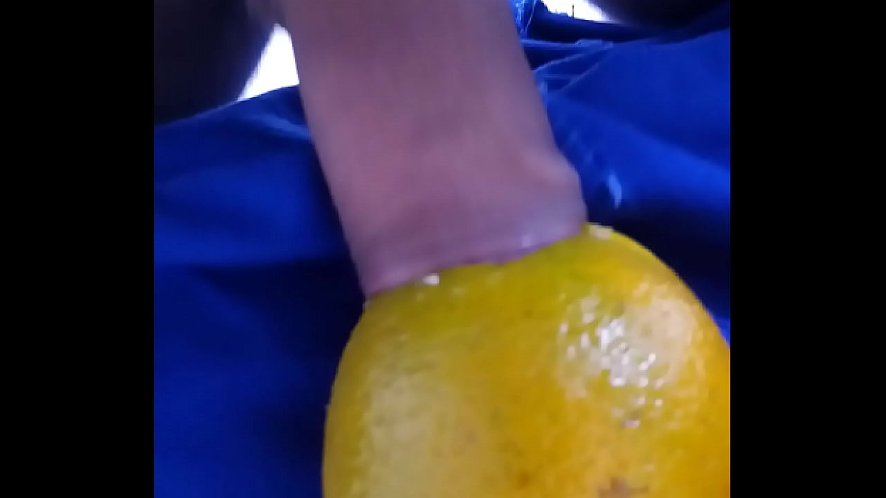 Comendo laranja