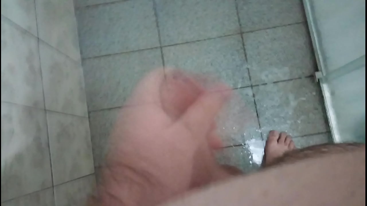 Small dick cumming on the shower