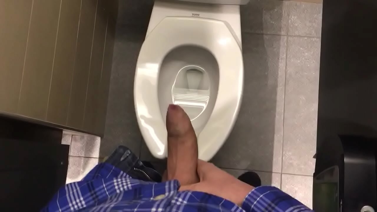 Quick public bathroom wank