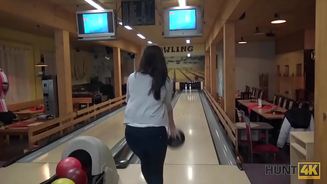 HUNT4K. Lucky Fucker organisiert wundervolle Abholung beim Bowling