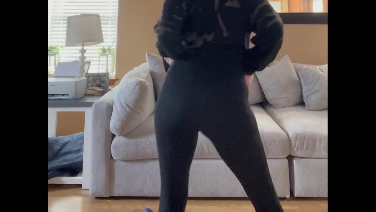 Cumbitch21 - dancing around living room, shows ass