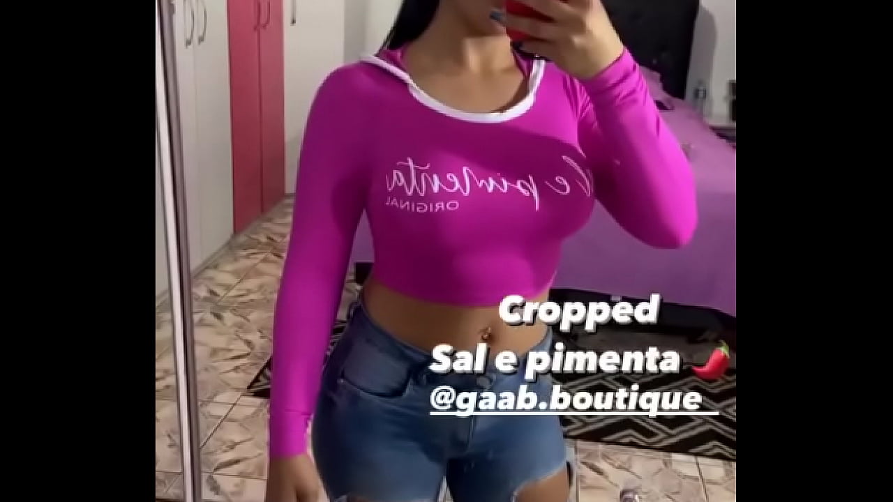 Novinha sem sutiã Gaby do grau e