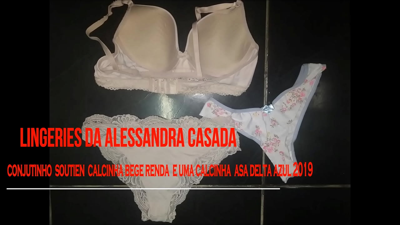 Eu cdzinha peguei esse conjuto de lingeries bege  da casada minha cliente