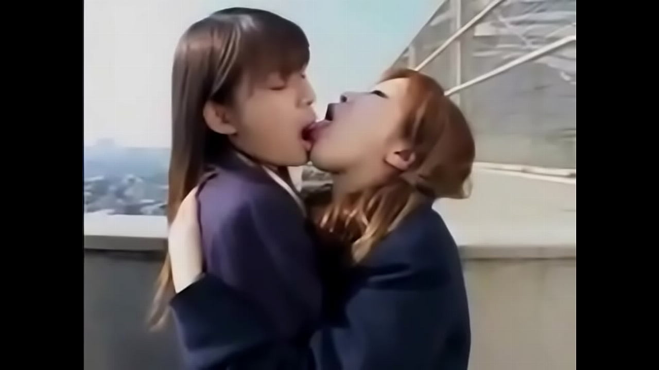 Sexy Asian Girls Kissing