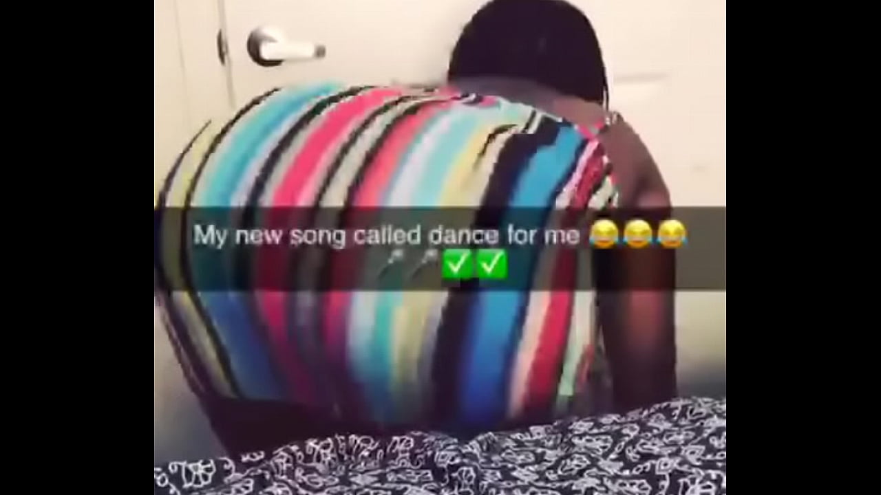 Ebony big booty twerk ass while bf sing and fuck hoe