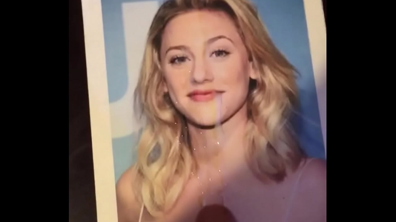 LILI REINHART