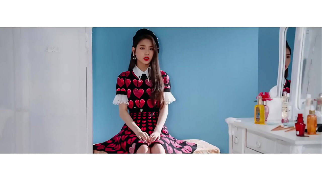 “OH MY GOD YES!!” LOOΠΔ (Jeon Heejin) - “ViViD”