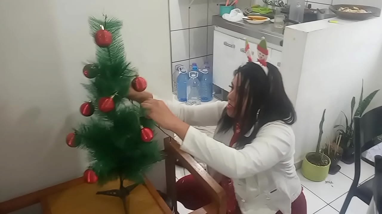 Sarah Rosa │ Minha Primeira Árvore de Natal! ║ Neste Vídeo Mostra como Decorou sua 1ª Árvore de Natal