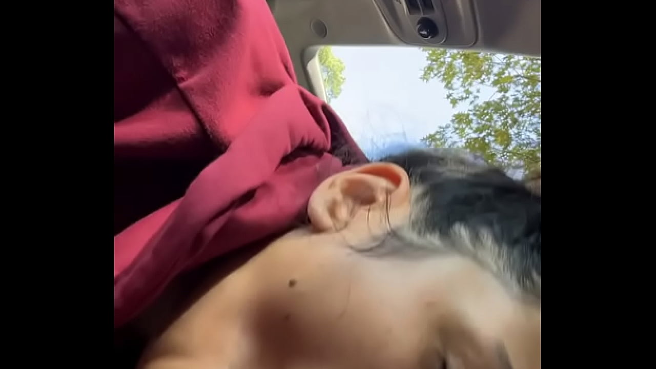 She swallowing my dick while parked in car