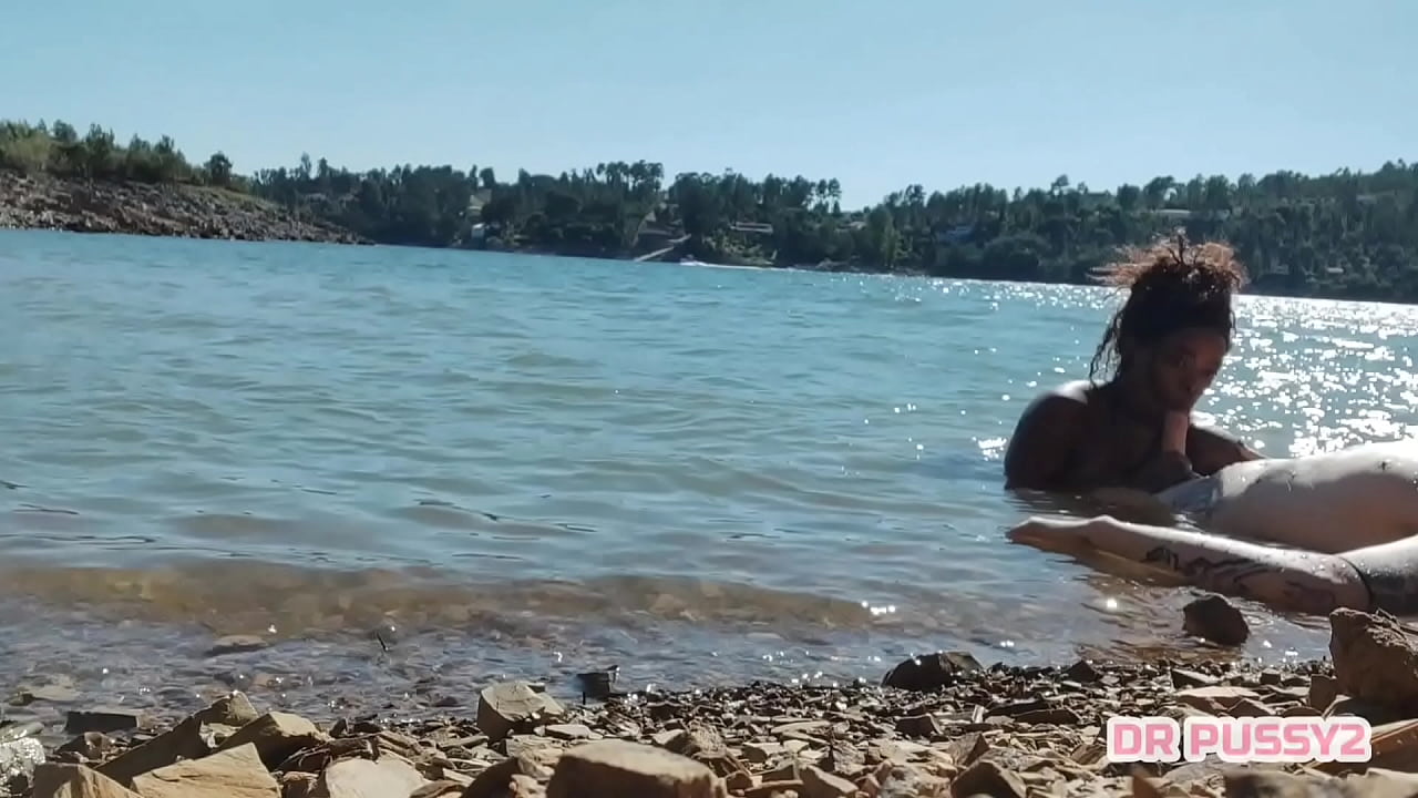 MAMEI O PAU DO TATUADO DENTRO DE ÁGUA NA FRENTE DE TODOS OS TURISTAS QUE PASSEAVAM DE BARCO AO FINAL DA TARDE