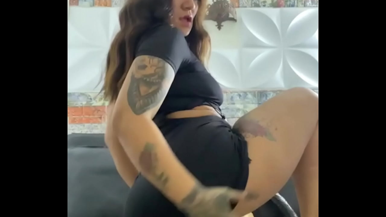 This anal queen is back with gigantic dildos and incredible