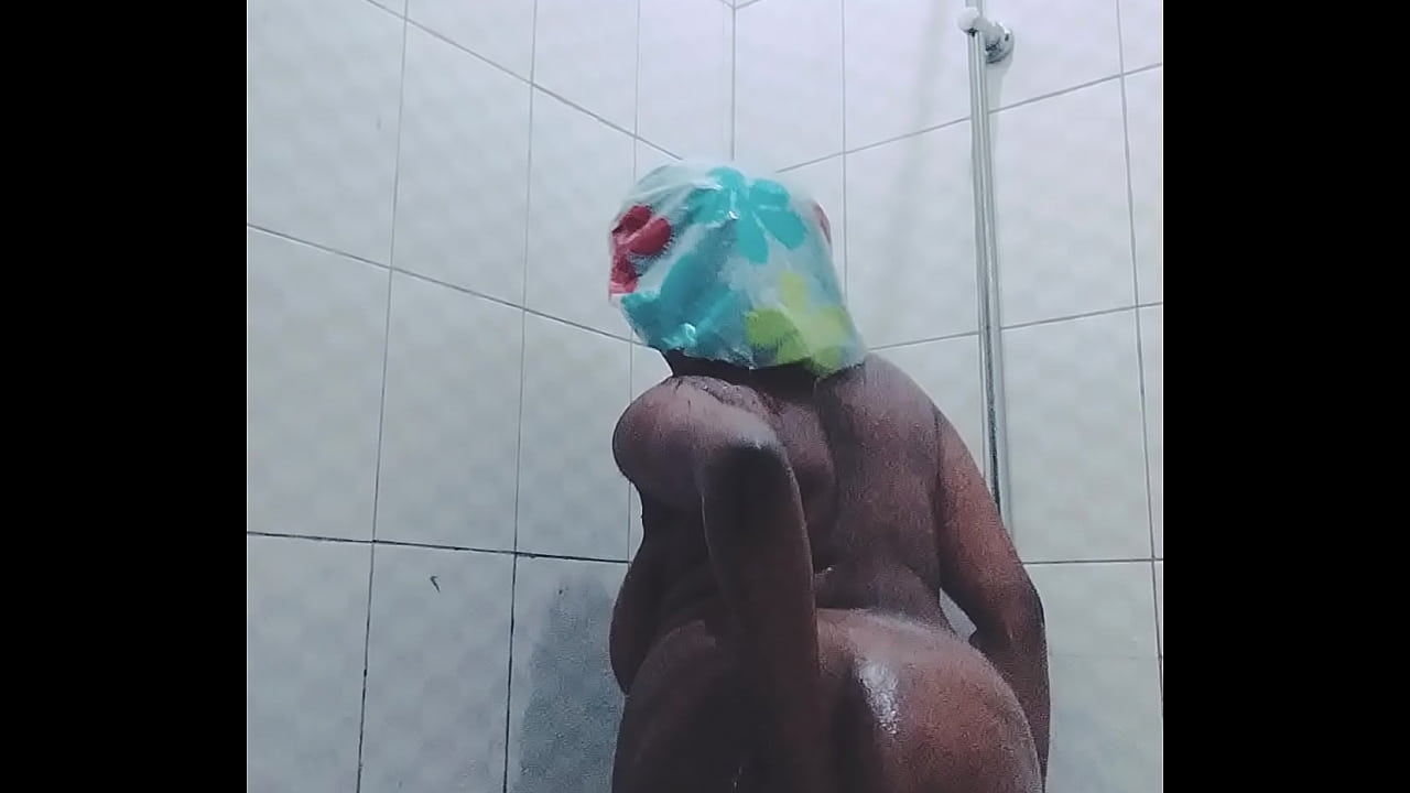 XVIDEOS,SOLO Ebony Becky serving some bath bubbles on your body. Lets be Wet