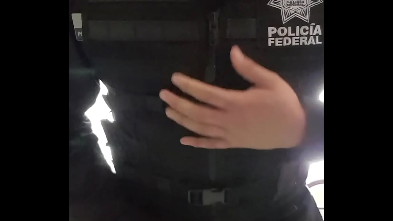 Policia federal masturbandose en casa