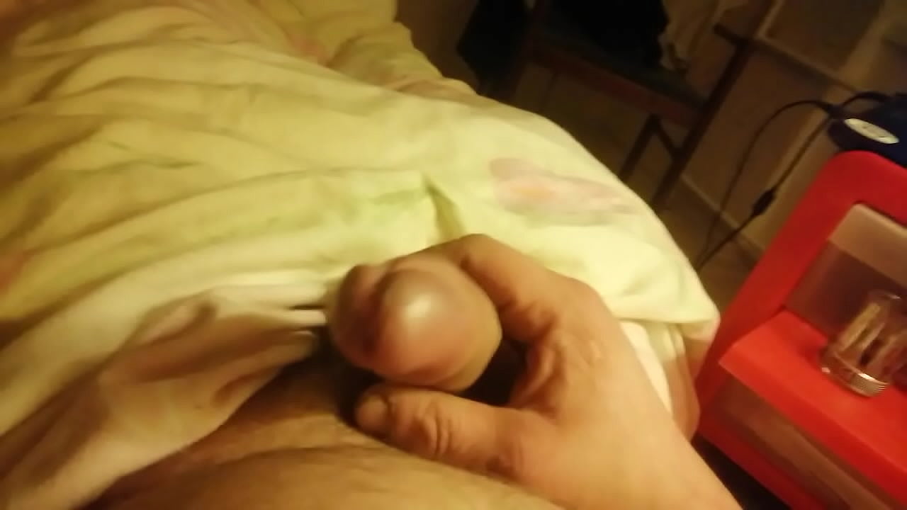 Rudywade123 I masturbate on the bed and cum