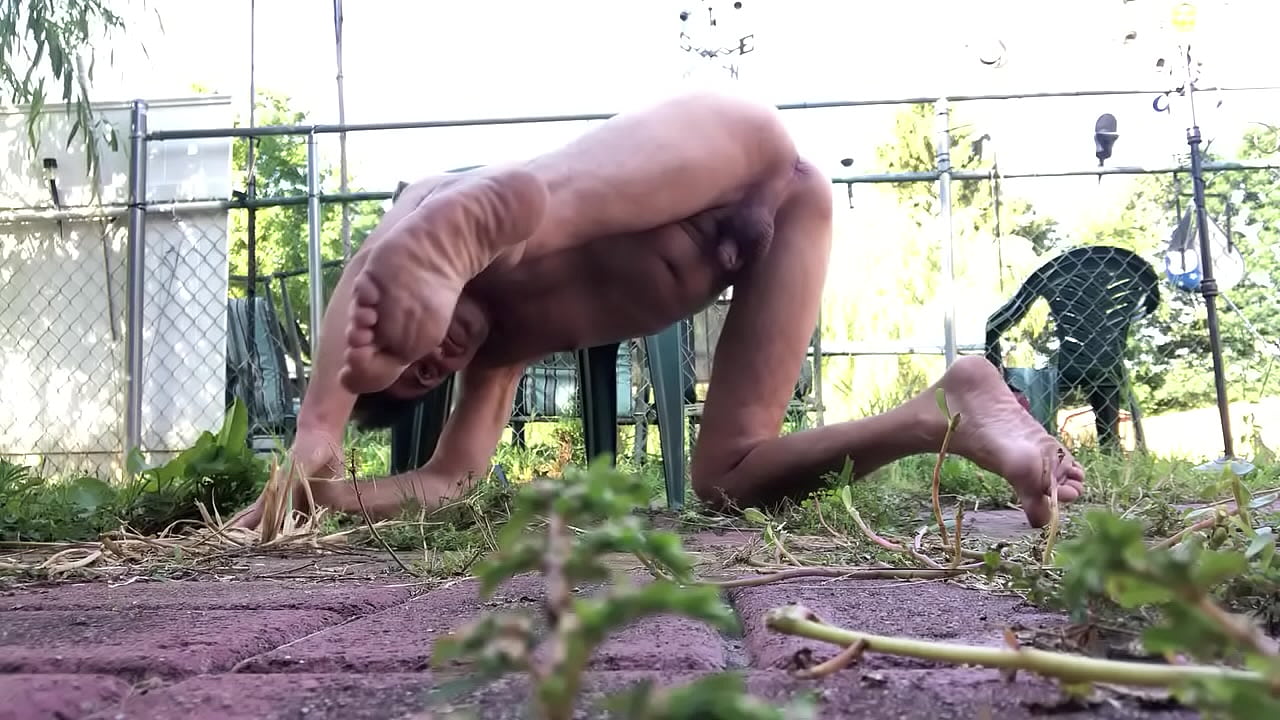 LEG UP DOGGY STYLE PEE