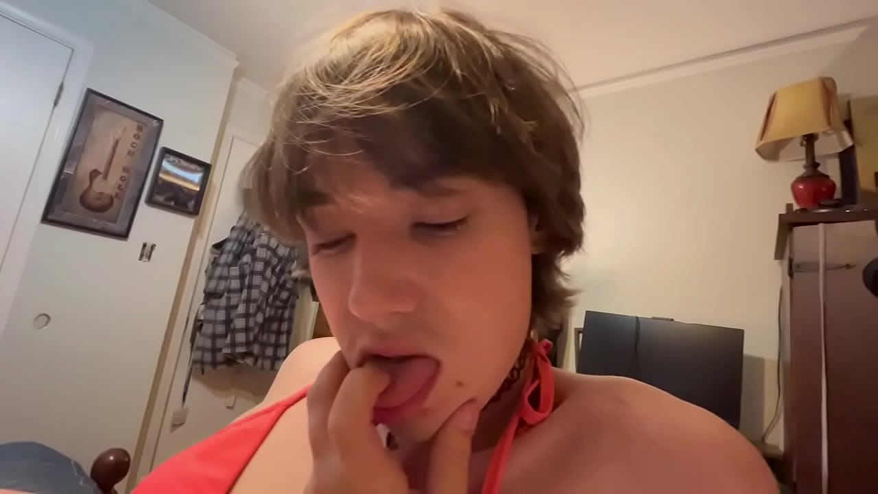 Trans Girl August showing her body to her girlfriend