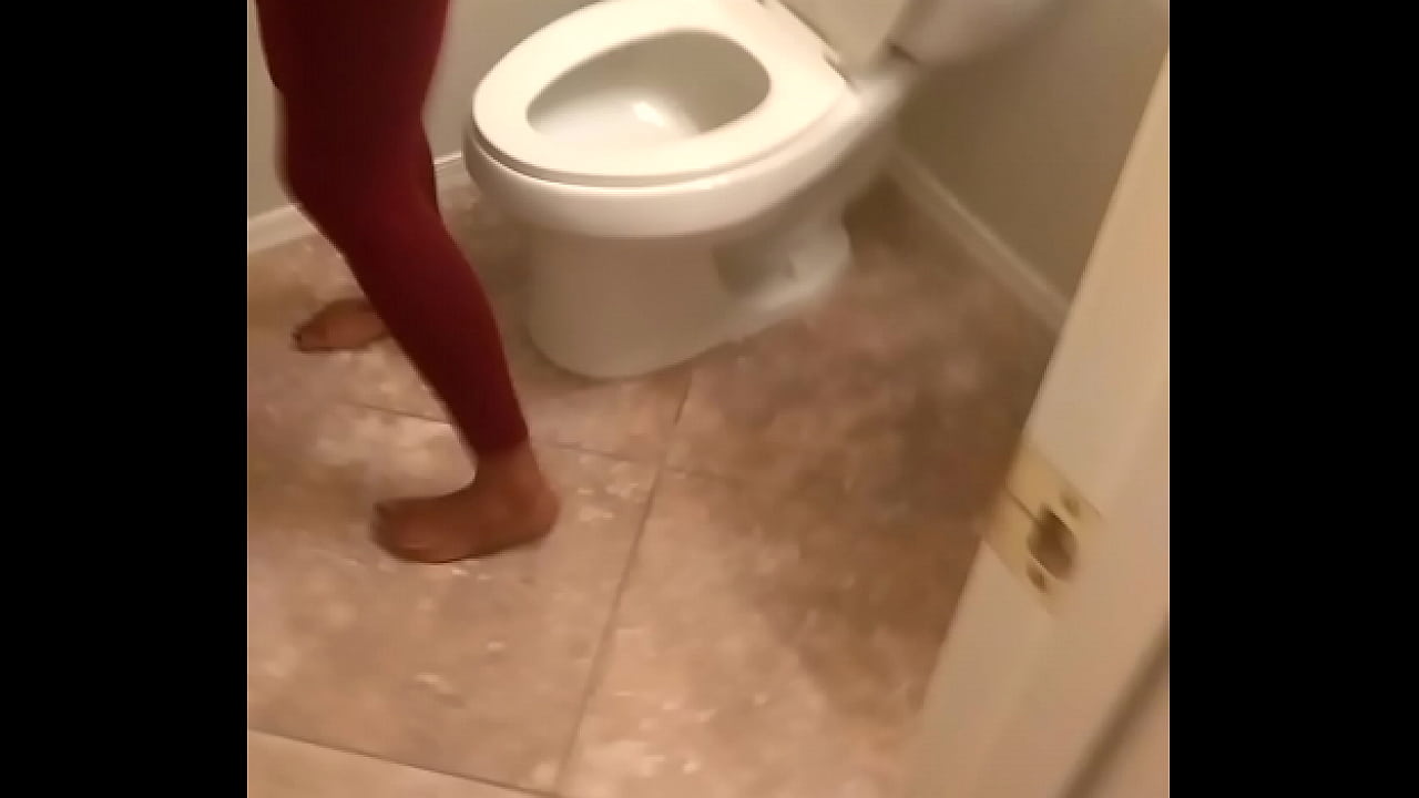 Ebony Hotty Peeing Fat Wet Pussy