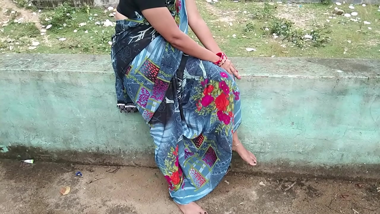 Whore bhabhi found on the road was Masturbating  and brought home and fucked