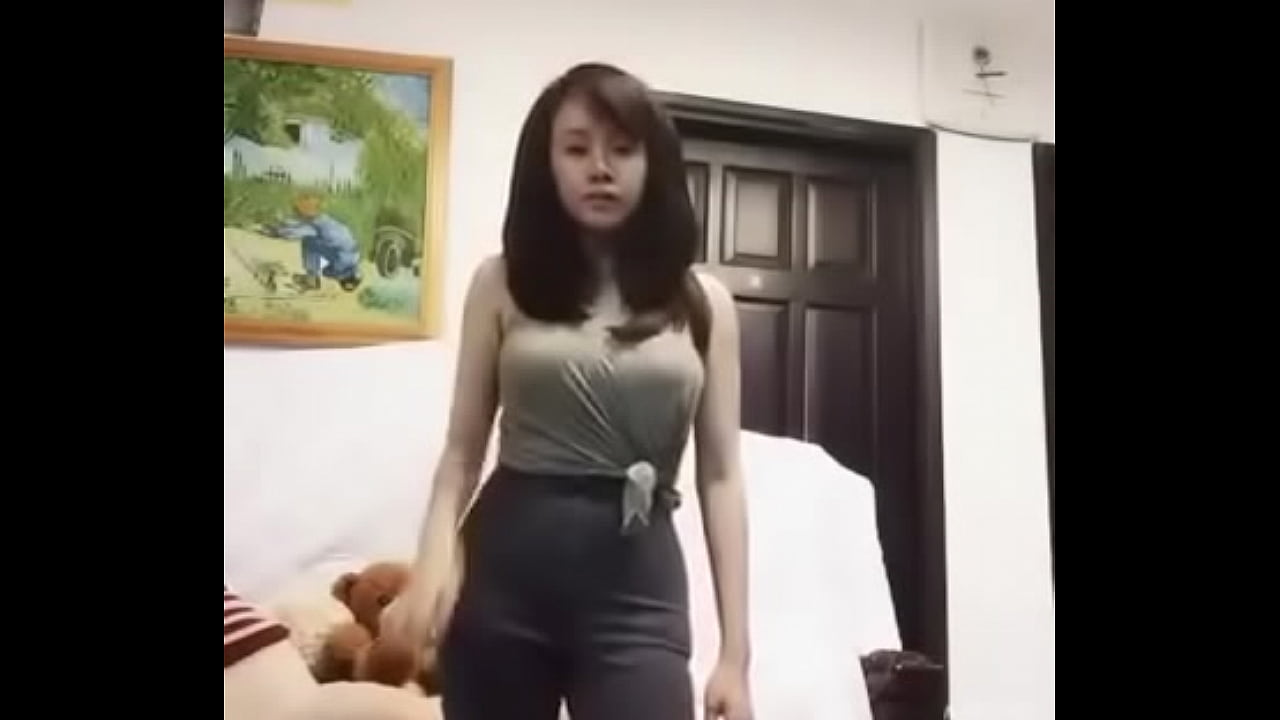 Huyền Anh nhảy sexy theo nhạc chuông iPhone remix