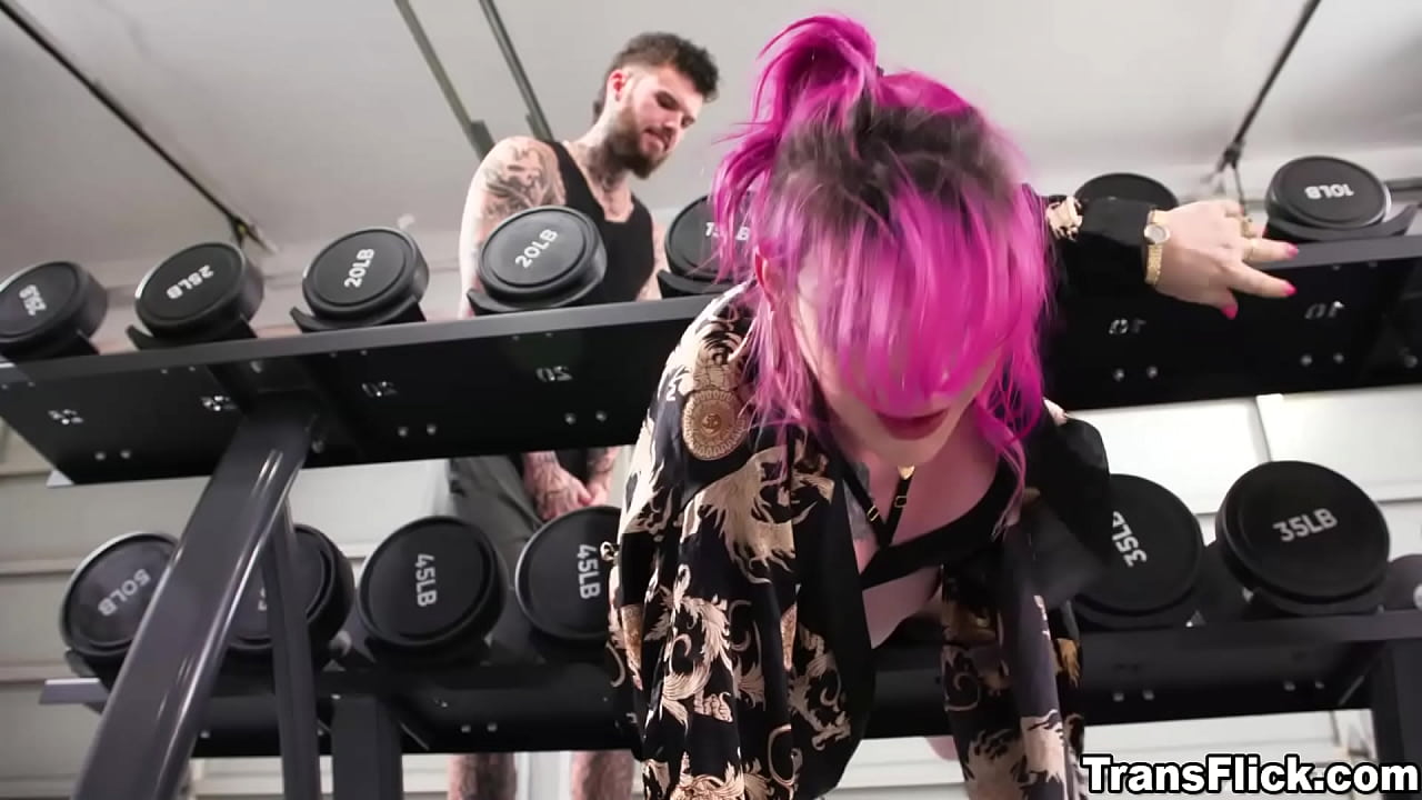 Trans Lena Moon anal fucked by Hatler Gurius at the gym