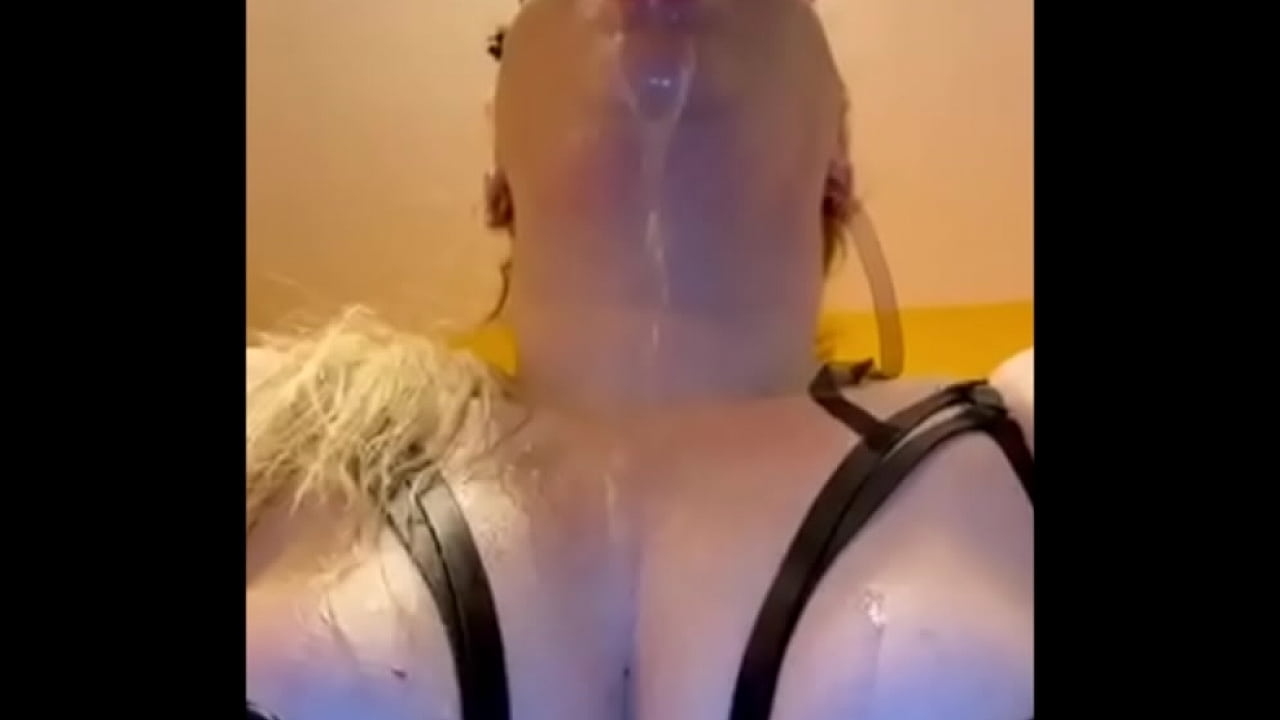 mouth pissing and gagging