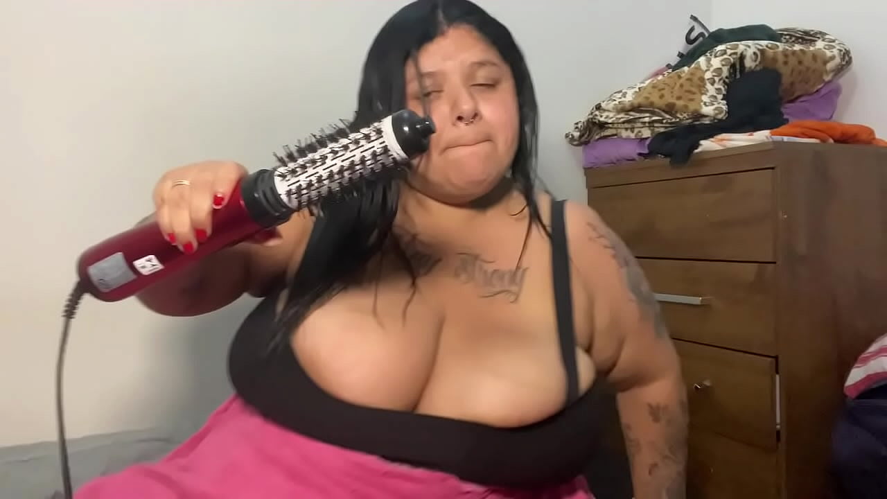 Era pra ser um vídeo de cabelo, mas acabei gozando com as bolinhas no cu - Mary Jhuana