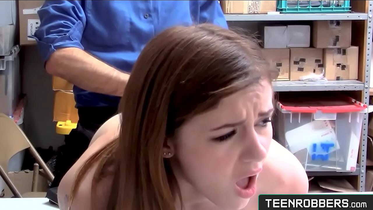 Teen Blows Guard's Cock - Teenrobbers.com