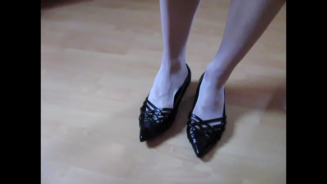shoeplay in pumps