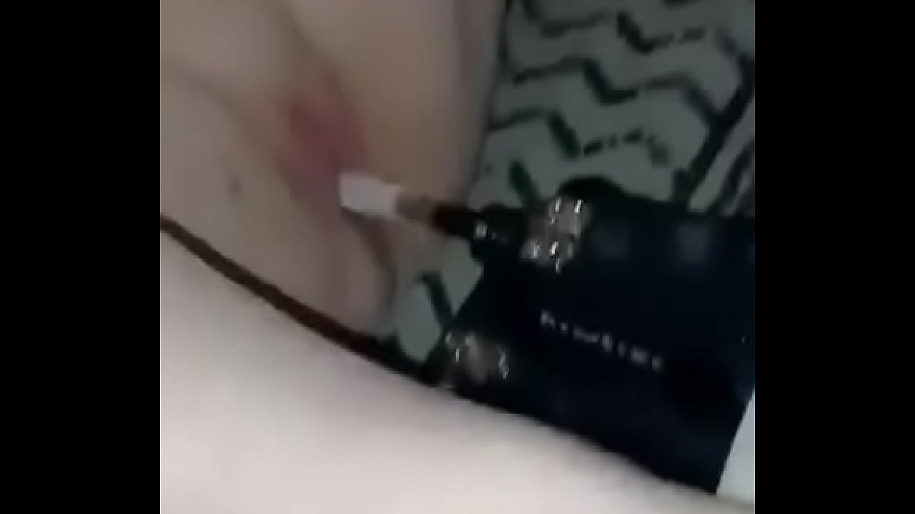 Iowa bbw Emily van Dee let's sex machine pound her pussy