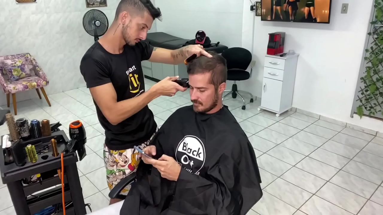 Cortando o cabelo e brincando um  pouco