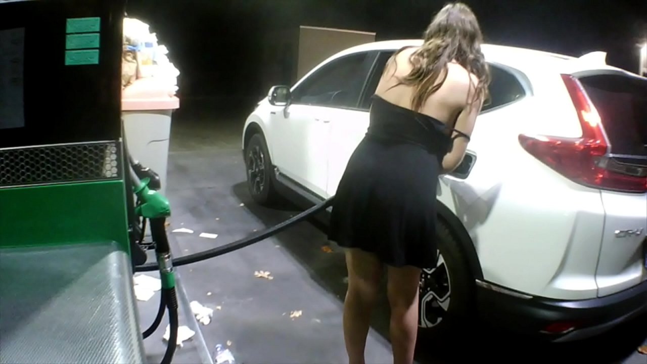 Flashing my breasts, pussy and ass while refueling the car
