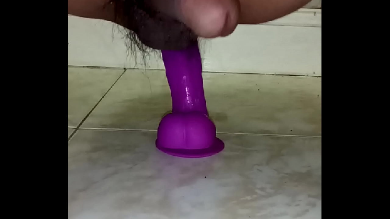 Miren como mi dildo me hace venir delicioso.