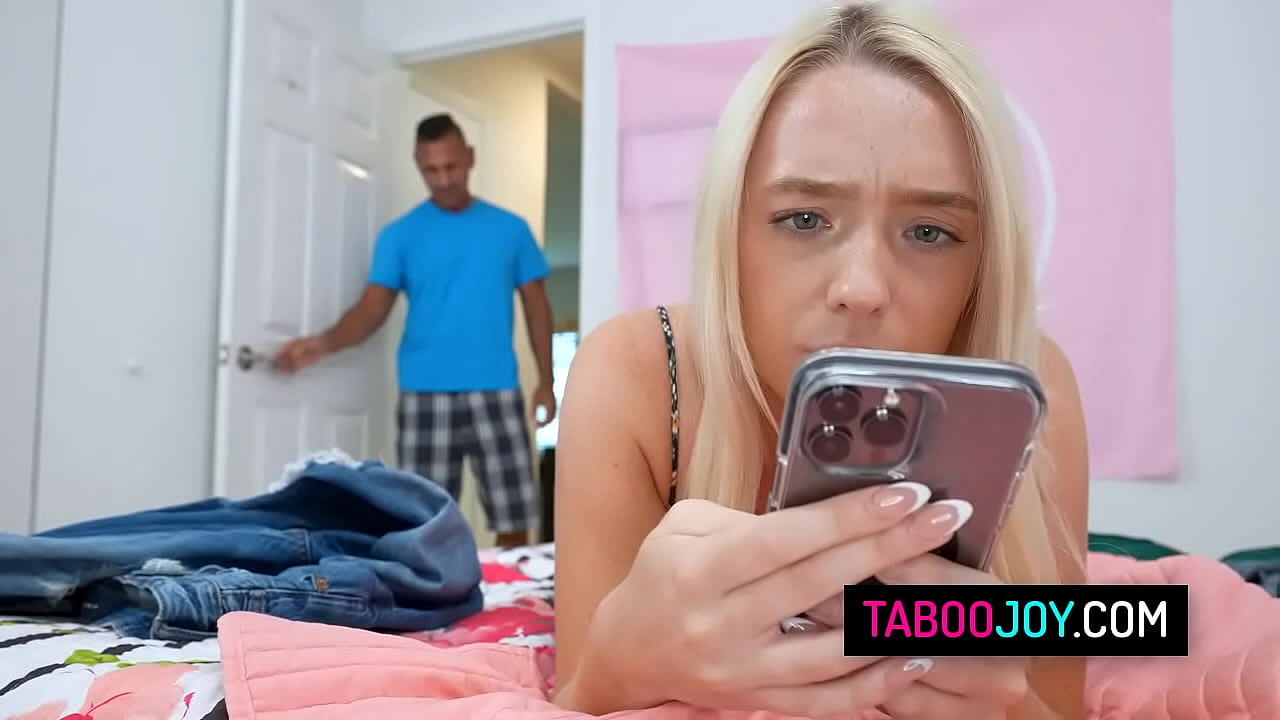 Sexy teen stepdaughter fucks with stepdad and send pics to her ex boyfriend to make him jealous