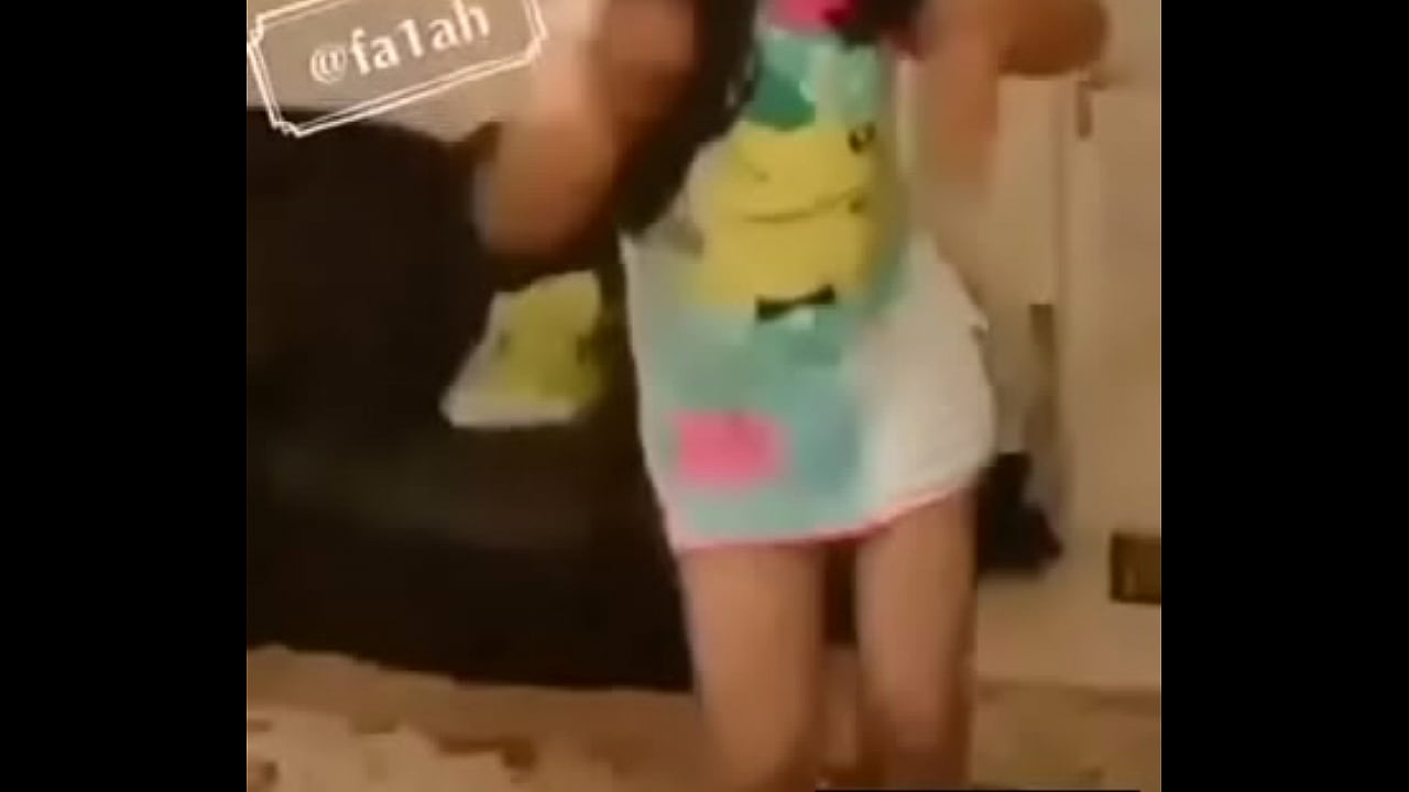 Beautiful Girl Dancing But With Surprise Haha(whatsapp9.com)