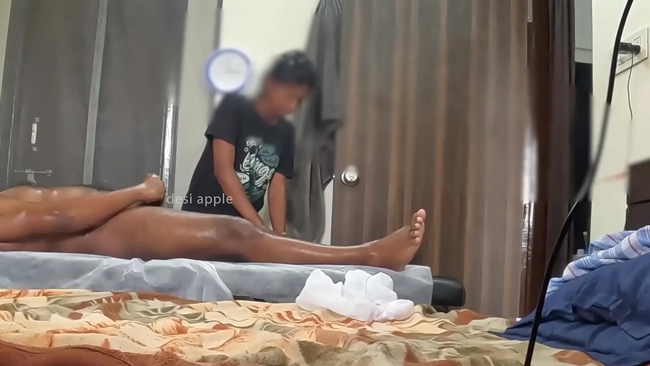 Flashing dick to massage girl