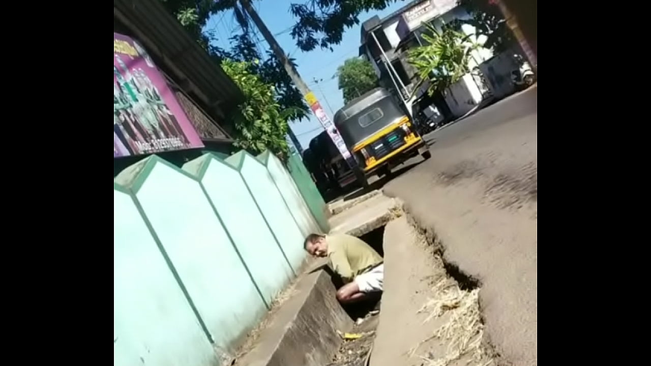 Sexy desi uncle in lungi