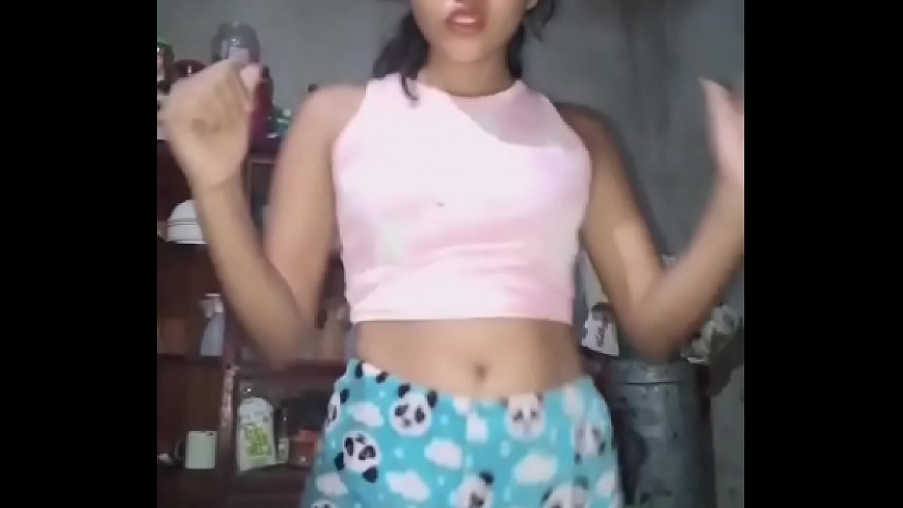 Hermosa jovencita bailando