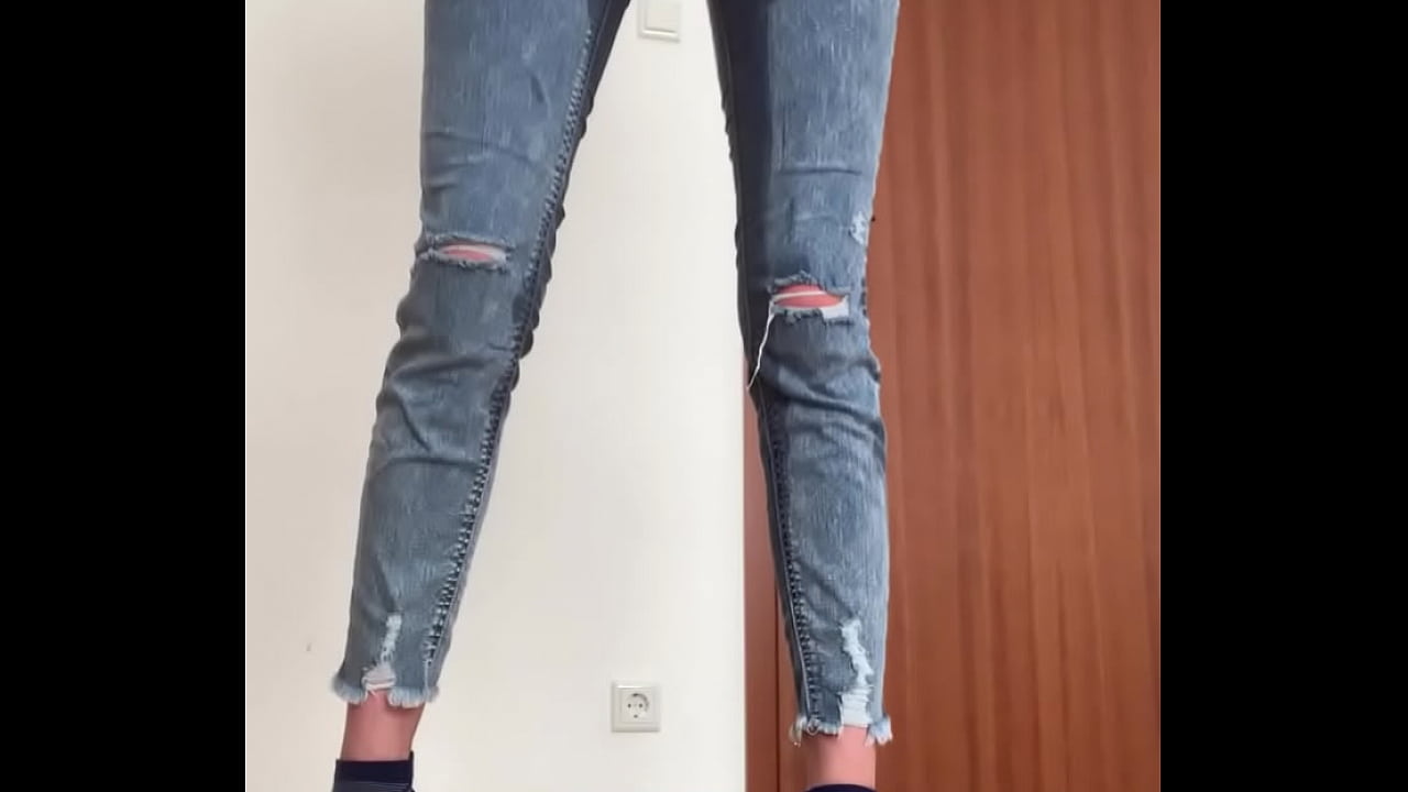 peeing in jeans