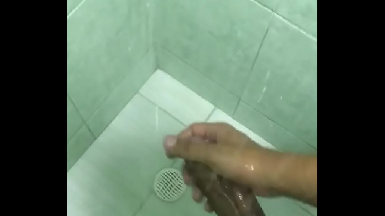 Lavando Pau no banho