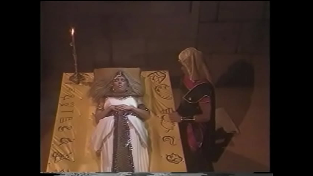 A stunning blonde dressed like an egyptain queen fucks like a bed maid