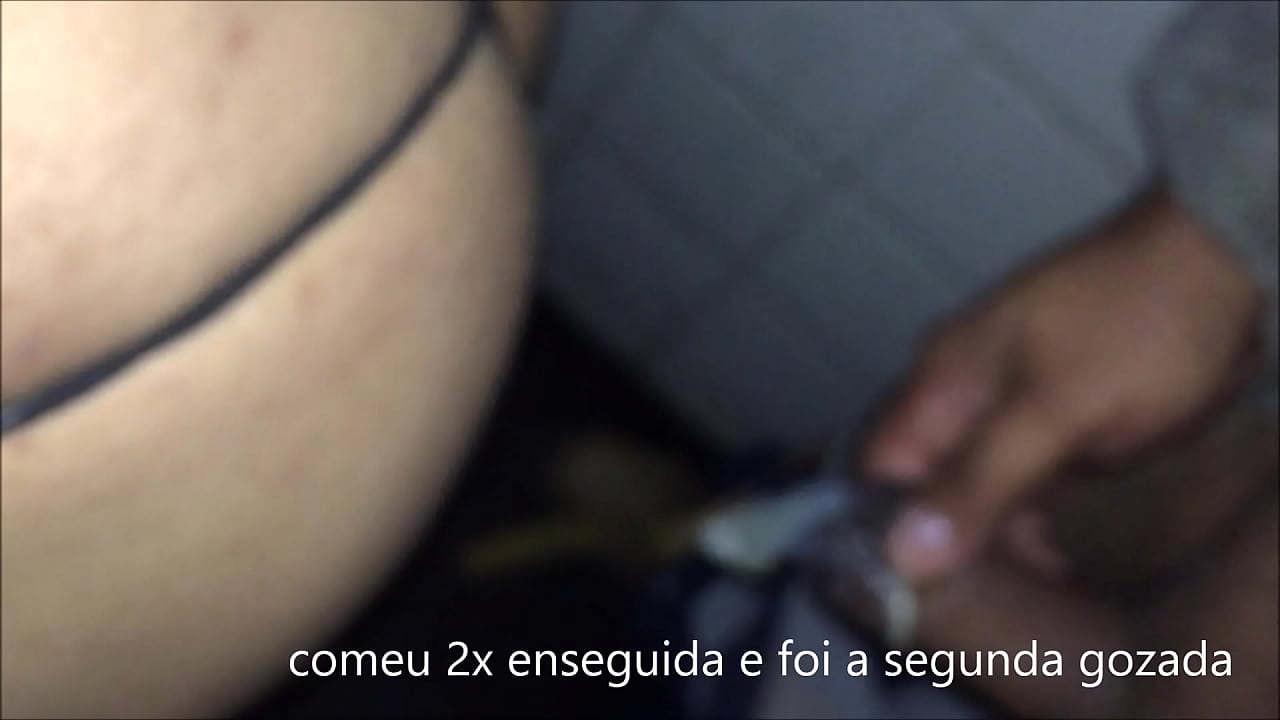 Eu usando outra calcinha fio da coroa Kelly dando para um fa do  xvideo