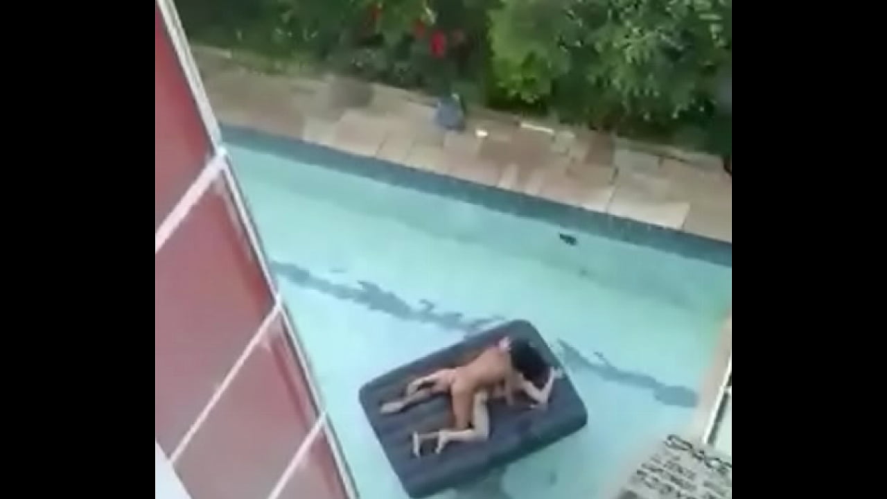 Hardsex on pool