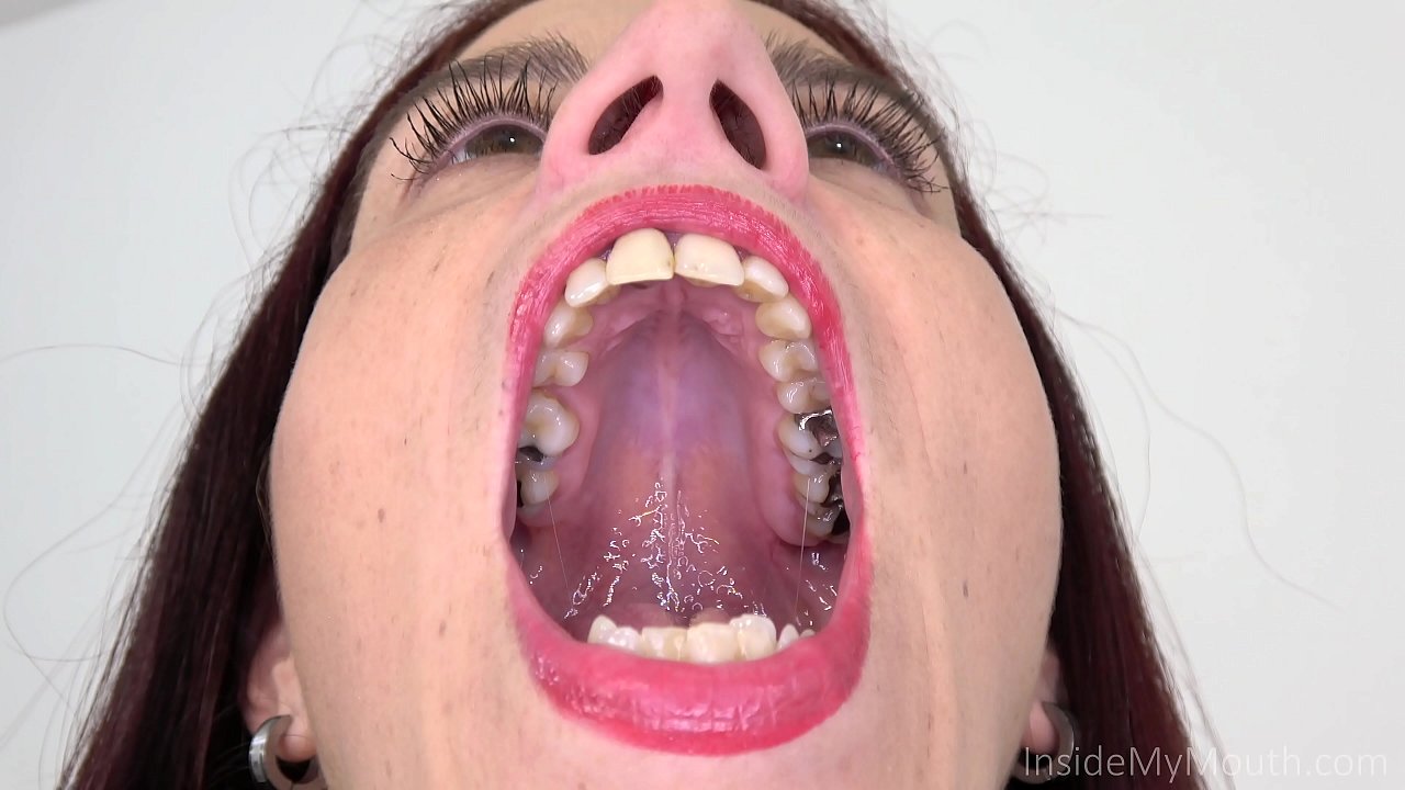 Mouth and tongue fetish exploration clip with close-ups